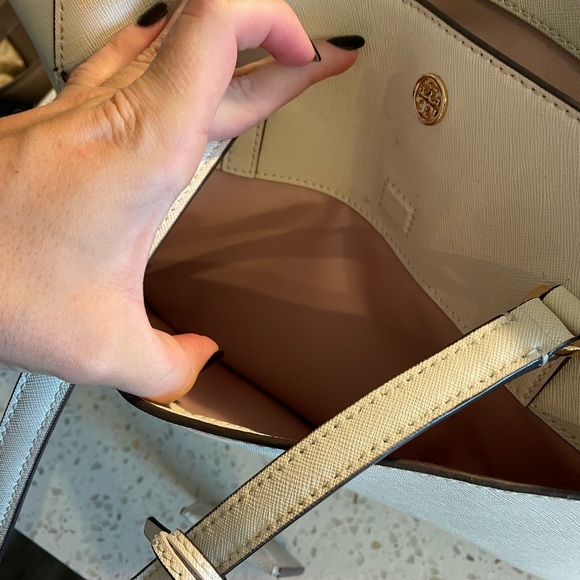 Tory Burch Robinson Small Tote - Picture 5 of 6